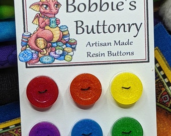 Bobbie's Buttonry の 12 mm W6 ボタン ハンドメイド 樹脂 レインボー シマー 6 パック