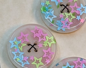 Bottoni da 25 mm realizzati a mano in resina Triple Star Shine confezione da 3 di Bobbie's Buttonry