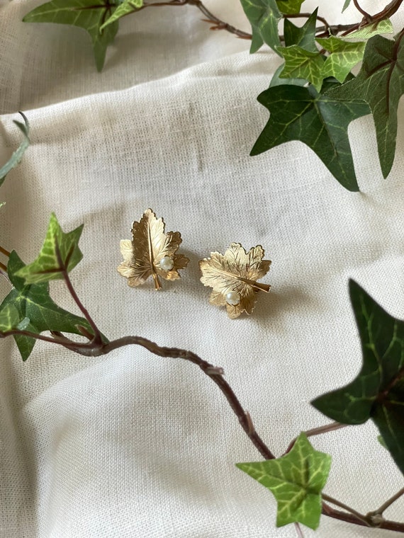 Vintage Sarah Coventry Pearl Leaf Earrings