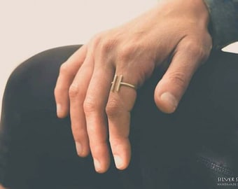 Minimalistische zilveren verstelbare open ring - handgemaakte ring met getextureerde staafjes - moderne unisex sieraden