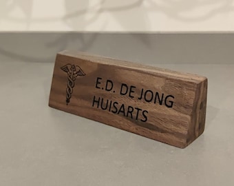 Nameplate desk with name, (optional) logo and function, engraved, gift, father, mother, work, wood