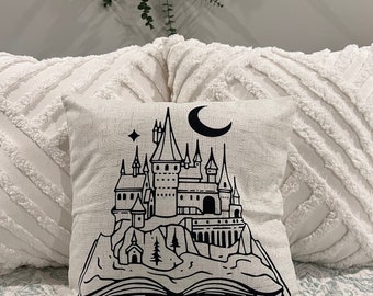 HP /Hogwarts Castle / Pillow Cover / Nerd Pillows / Machine Washable