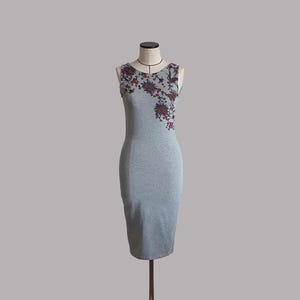 Upcycling Sommer Bodycon Stretch Kleid mit handgemaltem Muster