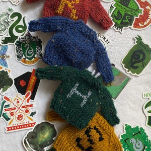 Mini suéter Weasley, adorno de Harry Potter, llavero con letras personalizado, llavero con letras de suéter Weasley personalizado
