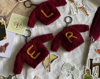 Personalisierter Pullover Schlüsselanhänger - Mini Zauberer Pullover mit benutzerdefinierten Initialen