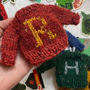 Mini suéter Weasley con adorno de Harry Potter Llavero con letras personalizado Suéter Weasley personalizado Llavero con letras Suéter pequeño