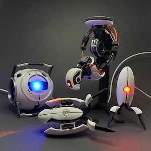 Portal miniature collection - 3D printed models with integrated LED lighting - Wheatley - GLaDOS - Sentry Turret duo - Video game replicas