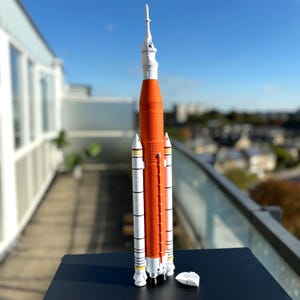 Space launch system - Artemis/Orion moon mission 3D printed magnetic toy - Space decorations - Astronomy toy - 1:200