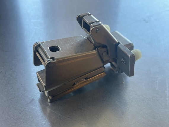 GRASS Hinge 3903 (1203) 2625110 - Snap on - 170 - Free Swing, HALF