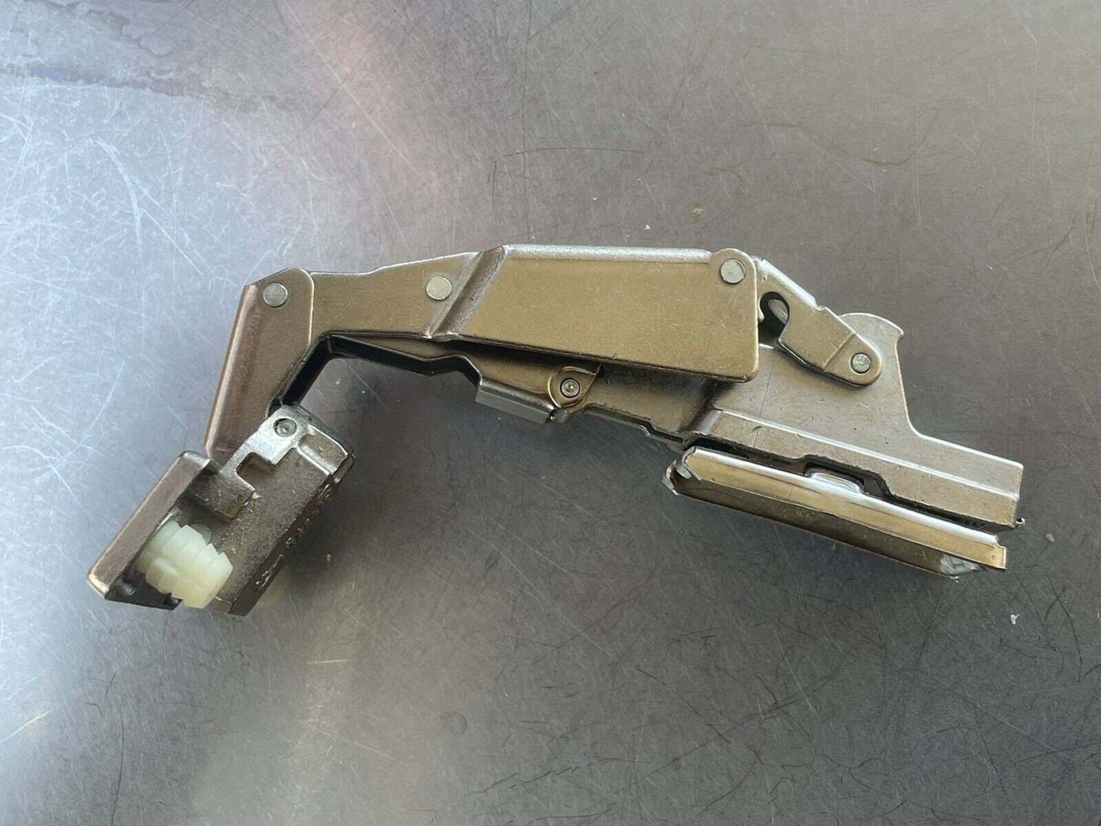 GRASS Hinge 3903 (1203) 2625110 - Snap on - 170 - Free Swing, HALF