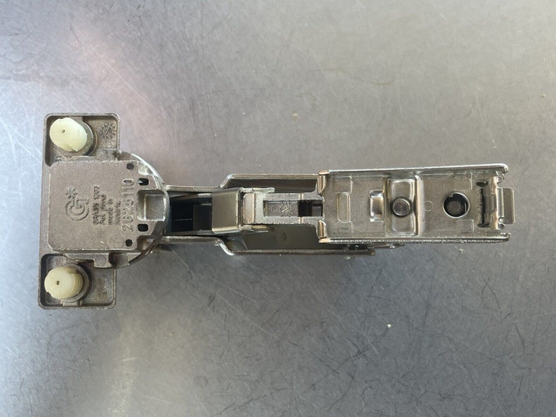 NEW Grass Hinge 3903 1203 2625110 Snap on 170 Free Swing, HALF Overlay