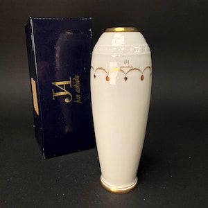 Japanese Porcelain Ikebana Vase: Snow White Art Deco Decor