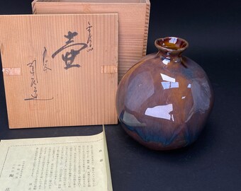 Kutani yaki Purple Ikebana Vase signiert, hölzerne Co-Box, japanische Kunstkeramik unregelmäßige Kugelform, lila Behälter von Artiest Sandaim