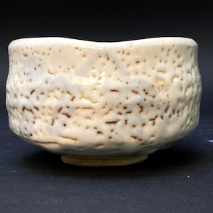Shino ware Iron paint Chawan by 加藤秀山 Katou Hideyama, white aging Tea Bowl, Matcha bowl, Mark on bottom, Japan Vintage