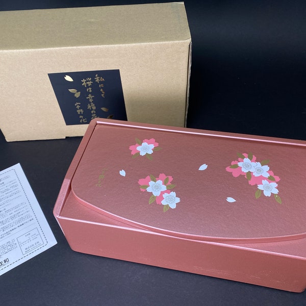 Japanese Showa Pink Tissue Holder, sakura pattern, Lacquer Black Lacquer with Mirror Large Box Cover