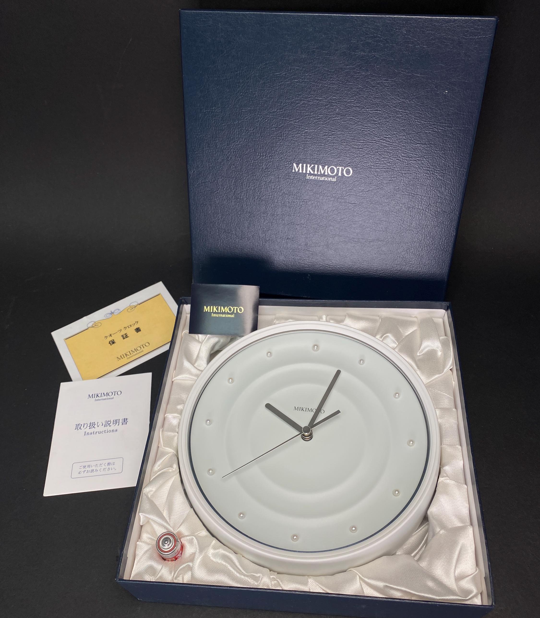 希少なミキモト パール壁掛け時計 12個入り 直径7インチ、スタンド付き