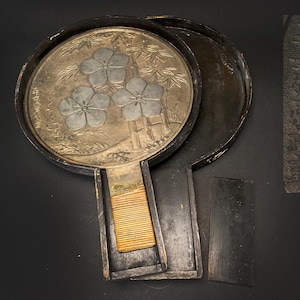 Antiker 18. Jh. Edo Kagami Spiegel von Fujiwara Masashige, japanische Bronze Geisha Accessoire, Original Holz Co-Box.