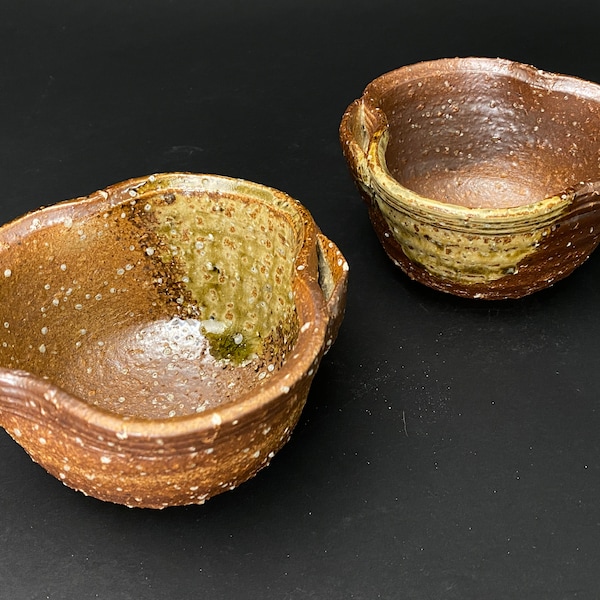 Pair of Shigaraki yaki Sake cups 4.5" Width, signed, Japanese　small bowl, freestyle Yunomi tea cup, Vintage Tea Ceremony