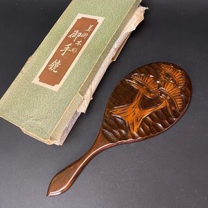 Japanischer Kagami, Holzspiegel 13,25 "Vintage Hand geschnitzter Spiegellack, Art Geisha Accessoire