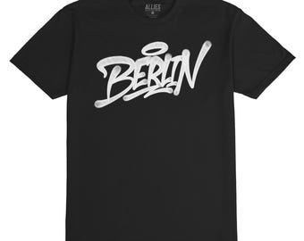 Chemise Berlin avec graffiti fait main | T-shirt unisexe Berlin Street Art pour homme | T-shirt graphique urbain | Cadeau pour les fans de Berlin, les amateurs de style urbain