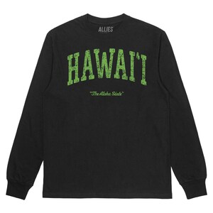 Hawaii T-shirt | The Aloha State Graphic Tee | Men and Unisex Hawaii Shirt | Retro Hawaii Adventure Style | Hawai&#39;i Vacation Gift & Souvenir