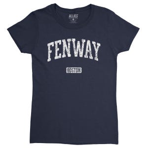 T-shirt Fenway Boston pour femmes | Vêtements rétro vintage Fenway | Cadeau Fenway classique | Vêtements Boston Neighborhood Pride pour femmes