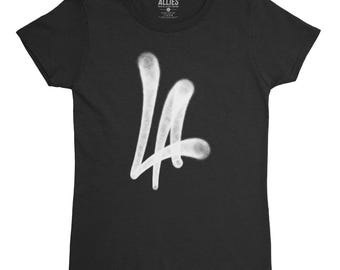 Camiseta de mujer con grafiti de Los Ángeles / Camiseta de arte callejero urbano / Camiseta gráfica inspirada en Los Ángeles / Ropa urbana de moda para mujer / Idea genial para un regalo informal