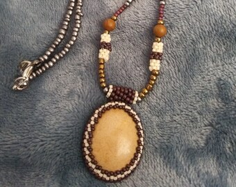 Collar de cuentas de jaspe marino amarillo