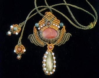 Collar de macramé de cornalina y ágata de musgo