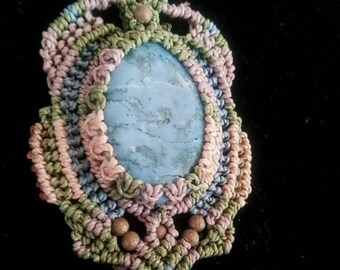 Colgante de macramé de ágata azul