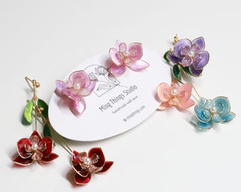 Pendientes de orquídea elegantes hechos a mano, joyería floral de orquídea mariposa Phalaenopsis, pendientes colgantes/de botón con diseño botánico de orquídea mariposa, hipoalergénicos, de clip.