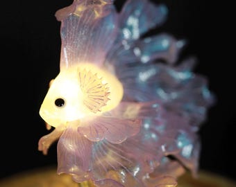 Lámpara de acuario mini hecha a mano para peces betta - Luz nocturna recargable por USB con temática oceánica, farol brillante con forma de pez dorado para crear un ambiente acogedor.