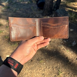 Cartera plegable de 4 bolsillos, hecha a mano con cuero de grano completo