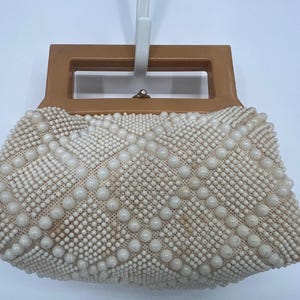 Bolso de mano vintage Koppi la Regale Ltd con cuentas color crema, asas de baquelita, 8 x 4 x 5