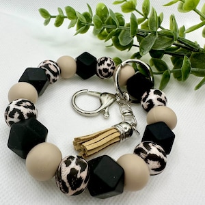 cheetah Print Silicone Beaded Wristlet• Black  Keychain• Cheetah Wristlet• Gifts for Her•Cheetah Print keychain