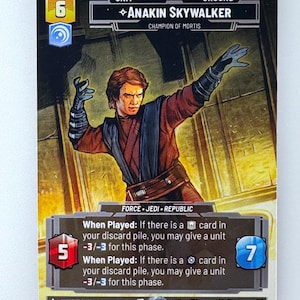 Puede incluir: Una tarjeta coleccionable de Star Wars con Anakin Skywalker, Campeón de Mortis. La tarjeta muestra a Anakin con un atuendo rojo y negro, con texto que incluye "FORCE • JEDI • REPUBLIC" e instrucciones del juego. La tarjeta tiene un valor de unidad de 6.