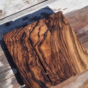 Walnut Burl Wood Lot: Knife Handle Scales, Unstabilized (3 pcs, 15x5x3cm min.)