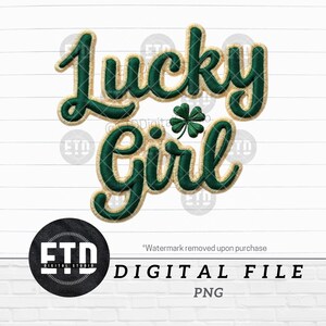以下が含まれることがあります： 濃い緑色で「Lucky Girl」の文字とクローバーが描かれたデジタルデザイン。デザインには「DIGITAL FILE」と「PNG」の文字が下部にあり、ロゴも含まれています。