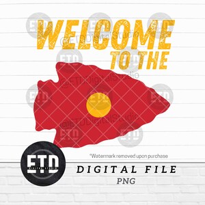 Può includere: Un file digitale con la scritta "WELCOME TO THE" in giallo, sopra una forma di freccia rossa con un cerchio giallo al centro. Le parole "DIGITAL FILE" e "PNG" sono sotto.