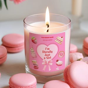 Modello modificabile per etichetta di candela "Sono letteralmente solo una ragazza", adesivo per candela Coquette stampabile, etichetta per candela rosa carina, download immediato V22
