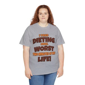 DJH Apparel / Dieta provata: i due minuti peggiori della mia vita Divertente maglietta unisex in cotone pesante