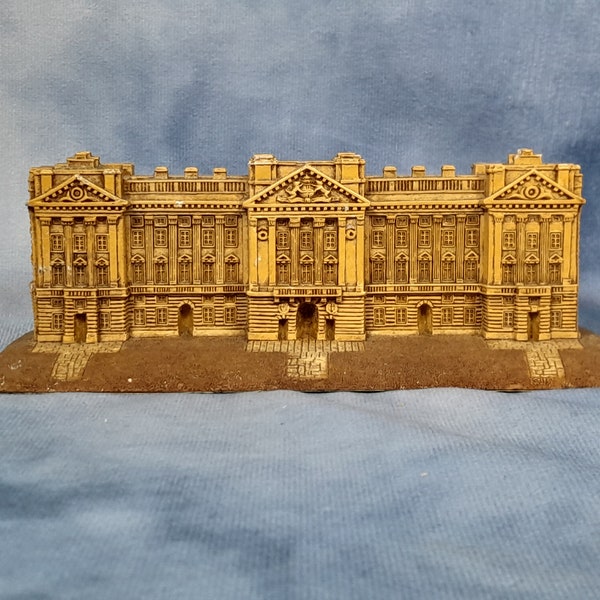 Buckingham Palace Resin Building, England, Collectible Ornament - Display