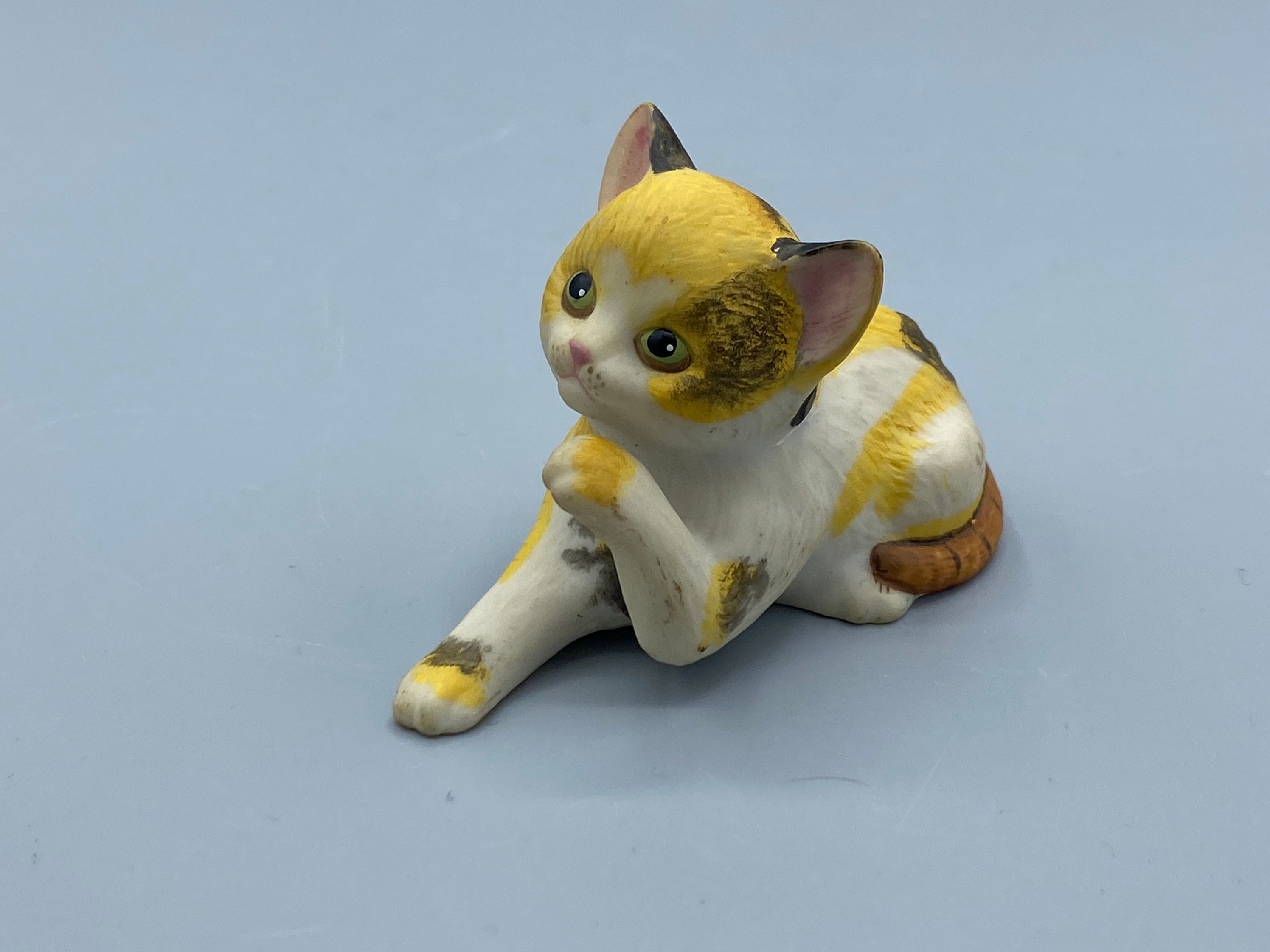 Decorative Resin  Cat Figure, Playful Cat