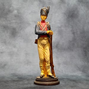 Vintage militaire soldaat van hars, Napoleontisch ornament 25 cm