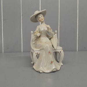 Elegante Porzellan Dame Figur, Perlglanz Design Höhe 17.2cm