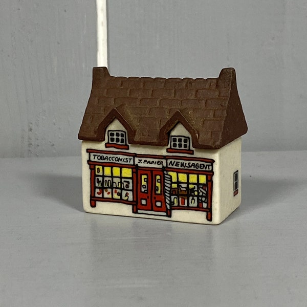 Wade Miniature Village Shop , Tobacconist/ Newsagent - 3.8cm Ceramic Building