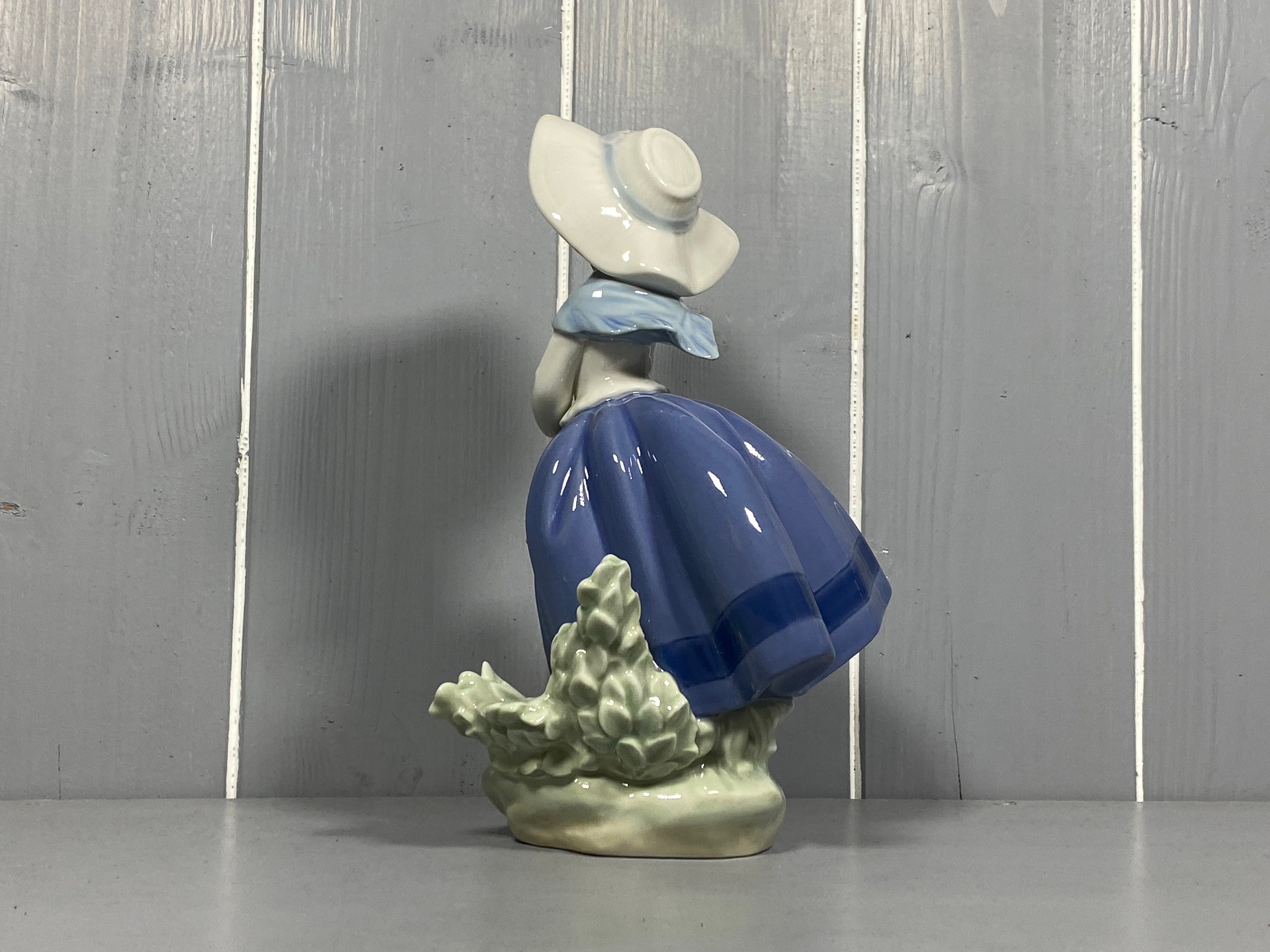 Lladro Pretty Pickings Flower Girl, Spanish Porcelain