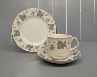 Vintage Ridgeway Bone China Trio, filiżanka, spodek, talerzyk na ciasto. Zestaw filiżanek do herbaty