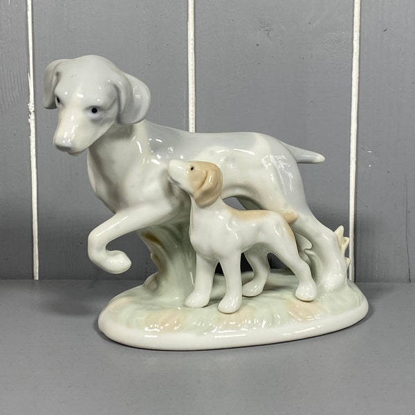 Wunderschöne, Eltern und Welpe Hunde Skulptur aus Keramik.