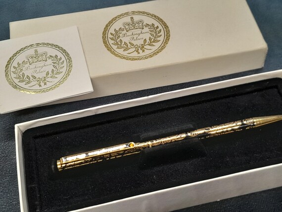 Enamel Buckingham Palace Pen With Display Case, No Ink Cartridge